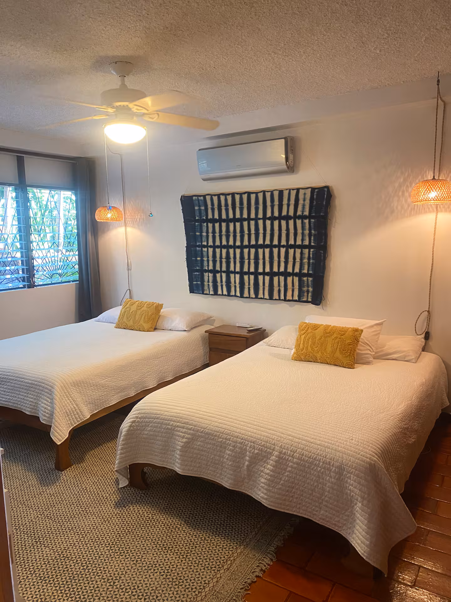 Guest bedroom with twin beds